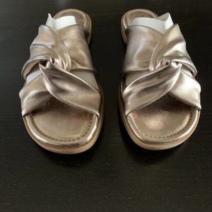 Clarks Reyna Twist Sandals Metallic Size 7 New in Box